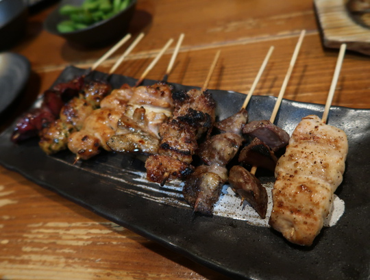 なんば・難波中　「手羽先の羽」　人気の焼鳥居酒屋ですね！