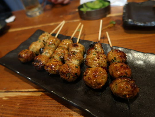 なんば・難波中　「手羽先の羽」　人気の焼鳥居酒屋ですね！