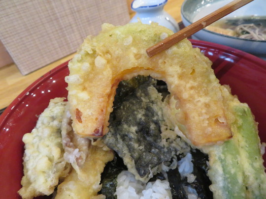 西宮・武庫川　「季節創作料理　天ぷら」　１０種類の天ぷらがトッピングされた天丼！