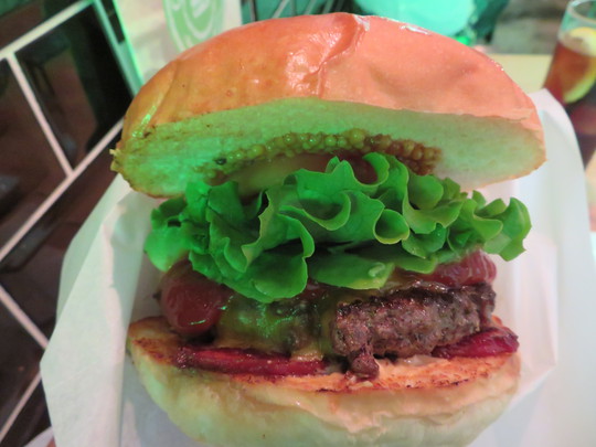 北堀江　「Craft Burger co.（クラフトバーガー）」　旨味がタップリ詰まったクラフトバーガーデラックス！