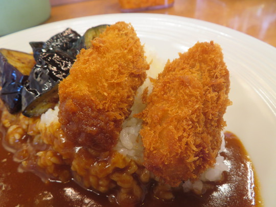 神戸・住吉　「京都洋食屋カレー　スパイシー」　欧風カレーに牡蠣フライと茄子をトッピング！