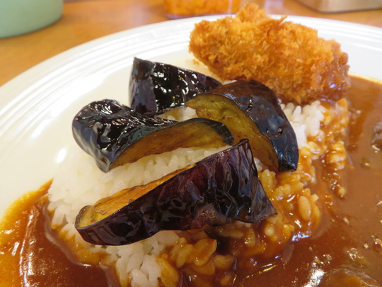 神戸・住吉　「京都洋食屋カレー　スパイシー」　欧風カレーに牡蠣フライと茄子をトッピング！