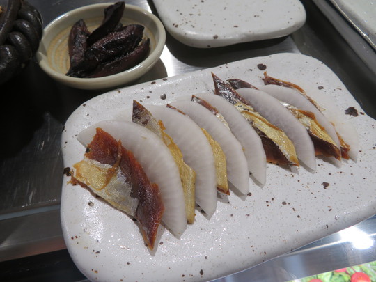 天満　「CASAVA（カサバ）」　兵庫･香住直送のカニと魚の干物がリーズナブルに頂ける立ち呑み店がオープン！