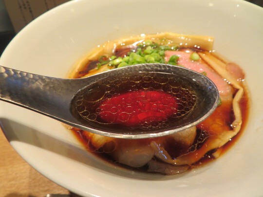 淀川・西中島　「麺屋　左衛門（さえもん）」　コクのある王道の丸鶏の醤油清湯が頂けます！