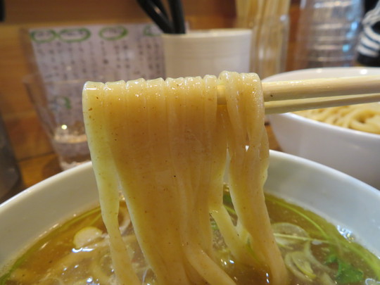 淀川・十三　「中華そば　桐麺」　麺の旨さがダイレクトに味わえるあっさり鶏清湯塩つけめん！
