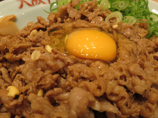 浪速・なんば　「大阪牛肉ラーメン　わだ」　肉盛り盛り汁なし牛肉担々麺！
