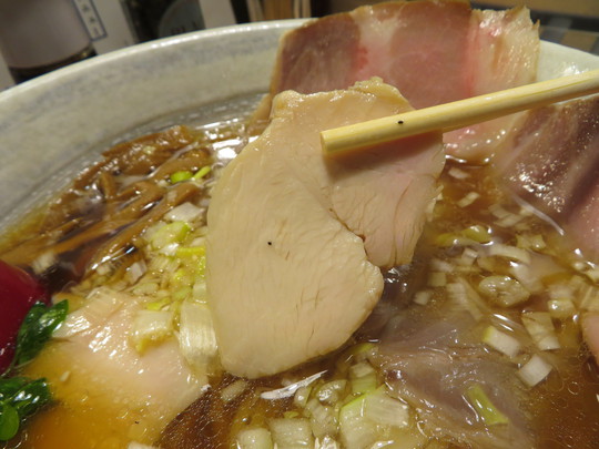 東大阪・河内永和　「麺屋　工藤」　鶏の旨味と醤油の甘さが広がる鶏清湯醤油らーめん！