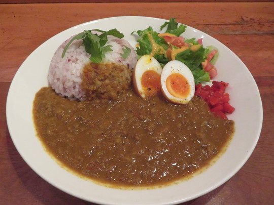 神戸・住吉　「Cafe　NEUTRAL（ニュートラル）」　根菜の旨味が詰まったオリジナル根菜キーマカレー！
