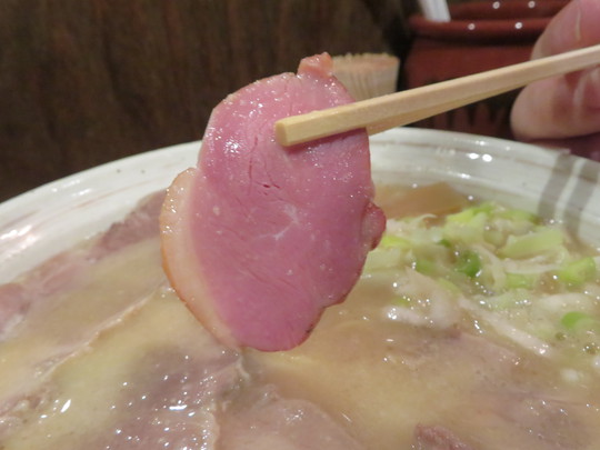 淀川・西中島　「西中島　光龍益」　豚皮と鶏の濃厚なスープで頂くラーメンに塩煮豚トッピング！