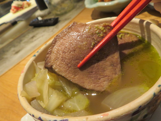 京都・先斗町　「京都スタンド　きよきよ」　お茶葉で煮込んだ名物牛タン煮込みが柔らかくて旨い！