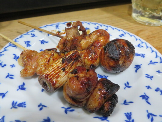 神戸・三宮　「やきとり　中森」　やっぱりお母ちゃんの鶏の刺身盛合せは最強です！