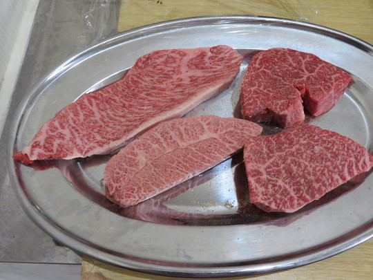神戸・西元町　「肉のオカダ」　肉の旨味を堪能出来る予約が取れないお店です！