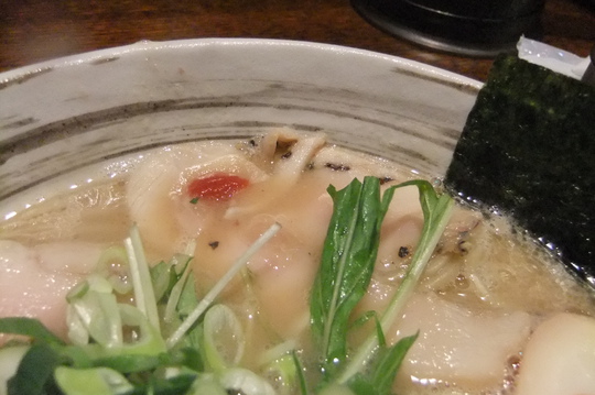 吹田・江坂　「三麺流武者麺」　鶏塩そば（熟成）は味わい深い