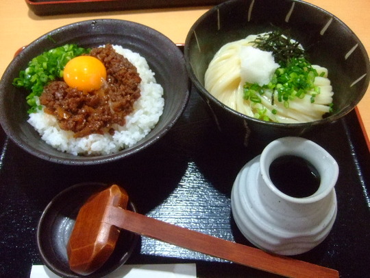 鶴橋　「うどん上々」　大阪好っきゃ麺４　肉みそ玉子かけ丼！