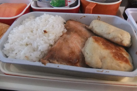 香港珍道中１４　「エアーインディア帰国便」　機内食でＷ朝食を