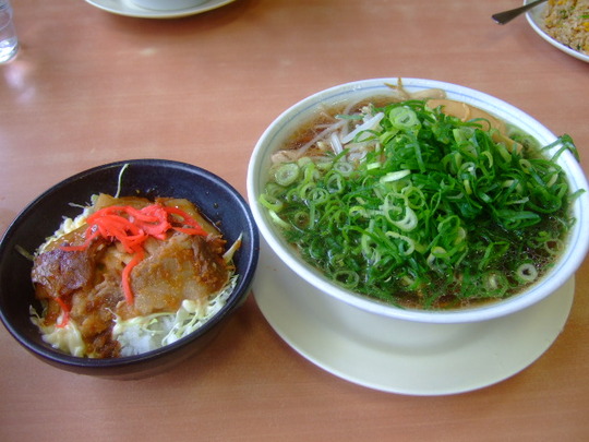 京都南インター　「たかばしラーメン」　あっさりした豚骨清湯！