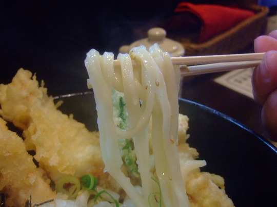 吹田・南千里　「柔製麺」モチモチの麺と出汁を関西風にアレンジ