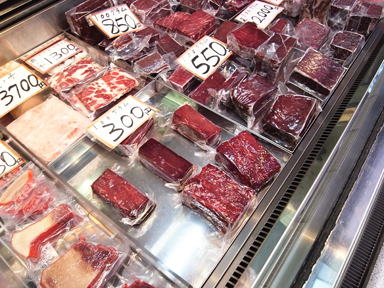 豊南市場　～関西ならでは鯨肉で“はりはり鍋”～